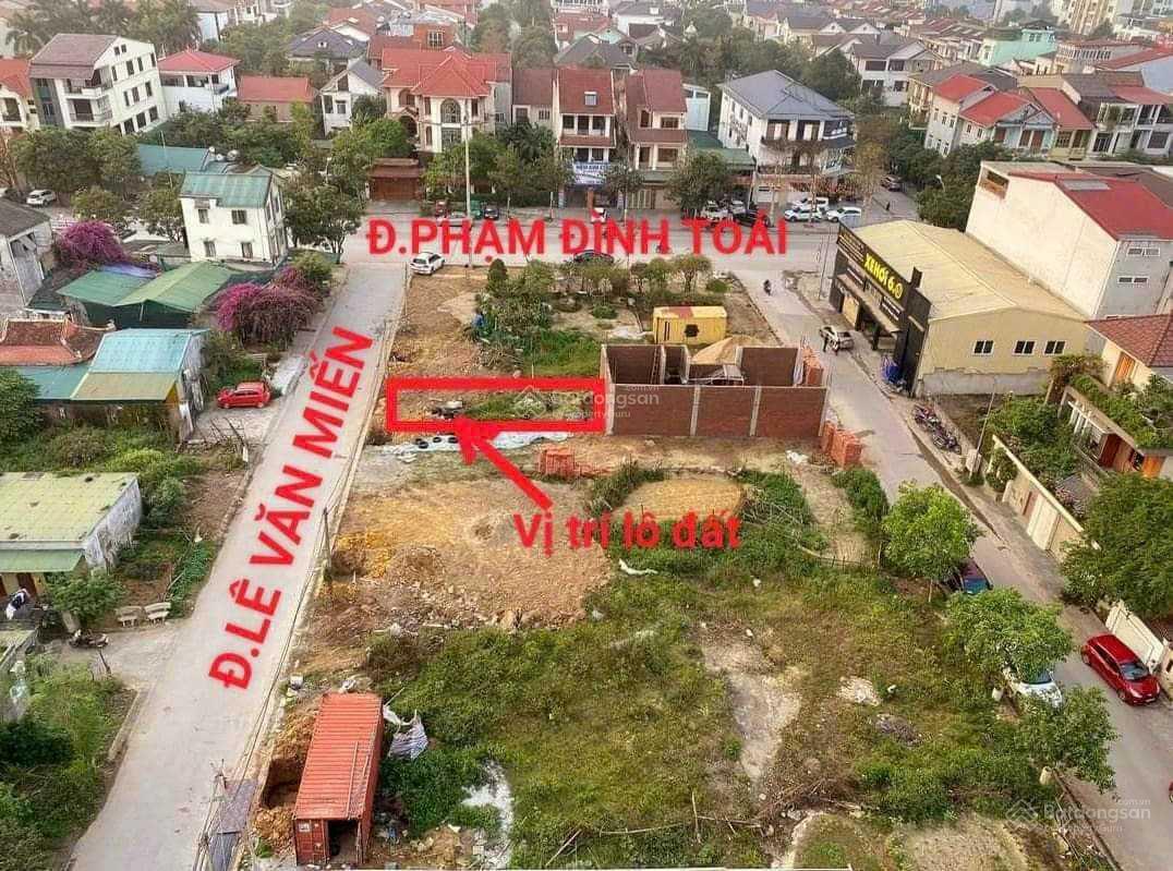 Bán đất mặt đường Hà Huy Tập, Diện tích: 132m2. Tây Nam, 2 mặt đường. Giá 130tr/m2 có TL